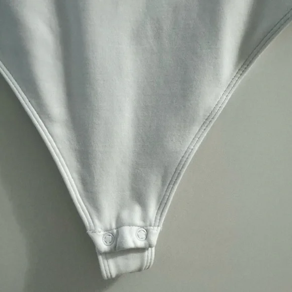 Babaton White Long Sleeve Bodysuit - Picture 5 of 7